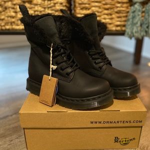 ✨Dr. Martens 1460 8-Eye Snowplow Boots✨